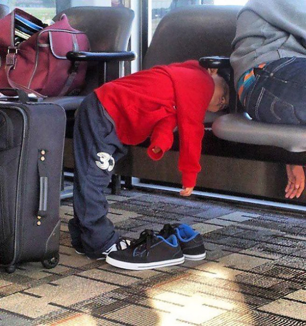 дети уснувшие в неподходящих местах, дети умеют спать где угодно