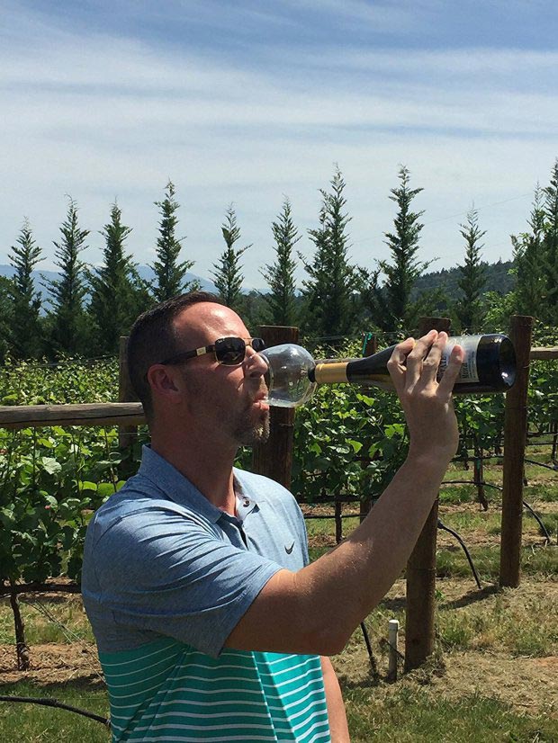 Гениальный бокал, позволяющий пить вино прямо из бутылки бокал пить вино прямо из бутылки, Guzzle Buddy, бокал для бутылки вина