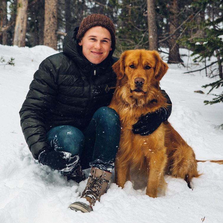 путешествия мужчины и его собаки, ретривер Аспен