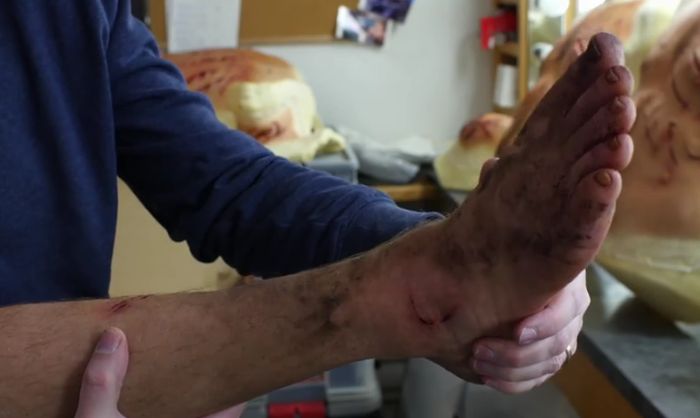 грим Леонардо Ди Каприо Выживший, грим в виде ран Леонардо Ди Каприо Выживший, нанесение грим в виде ран Леонардо Ди Каприо Выживший