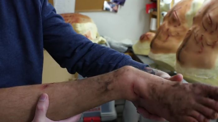 грим Леонардо Ди Каприо Выживший, грим в виде ран Леонардо Ди Каприо Выживший, нанесение грим в виде ран Леонардо Ди Каприо Выживший