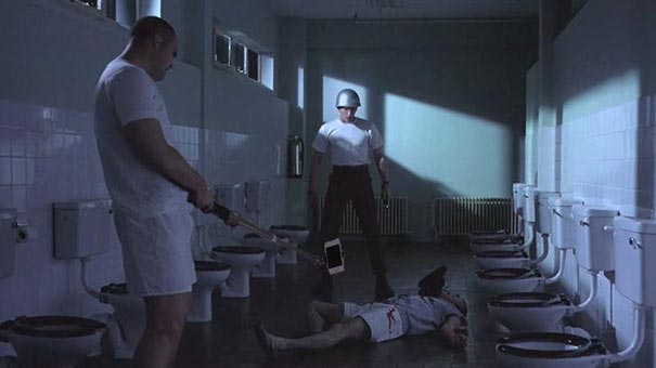 заменил оружие на селфи-палки, оружие на селфи-палки в сценах фильмов, оружие на селфи-палки в руках персонажей