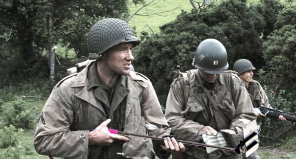 заменил оружие на селфи-палки, оружие на селфи-палки в сценах фильмов, оружие на селфи-палки в руках персонажей