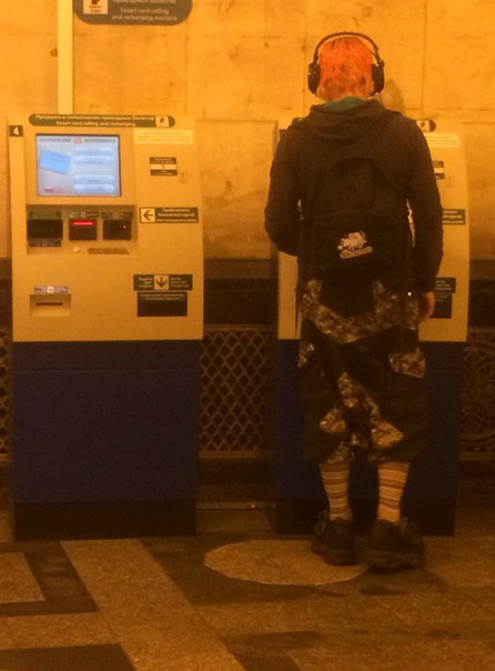 мода петербургского метро, мода метро, модники в транспорте, странные пассажиры метро 