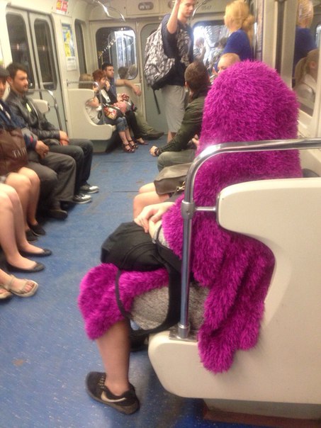 мода петербургского метро, мода метро, модники в транспорте, странные пассажиры метро 