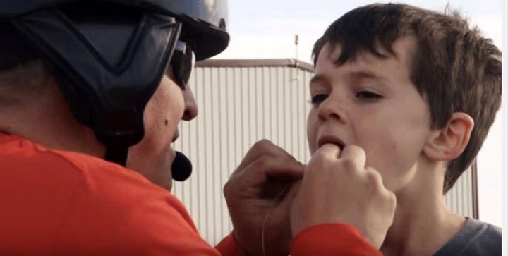 удаление зуба вертолёт, вырвал зуб при помощи вертолёта