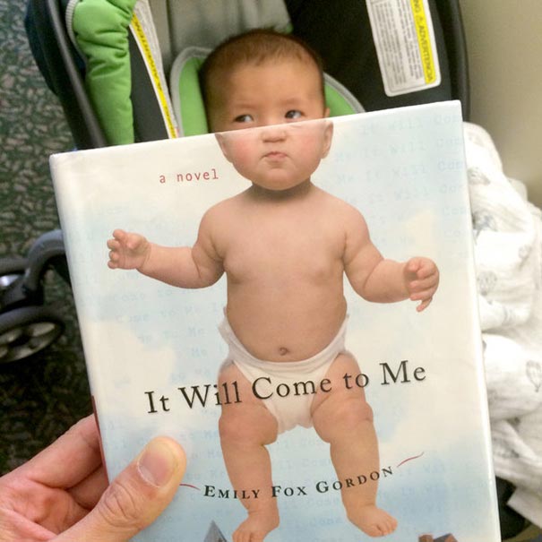 Книжные иллюзии или когда обложки книг стали продолжением реальности Книжные иллюзии, обложки книг продолжение реальности, подставляют обложки книг к частям тела