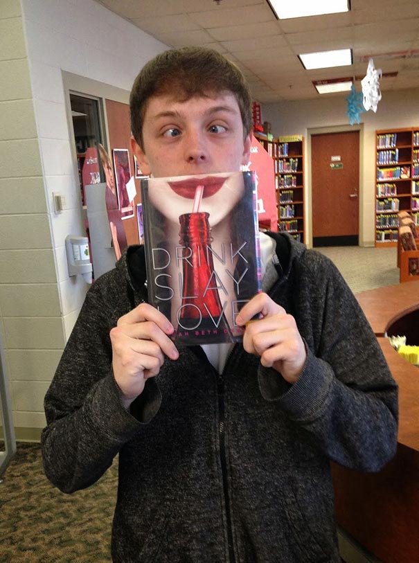 Книжные иллюзии или когда обложки книг стали продолжением реальности Книжные иллюзии, обложки книг продолжение реальности, подставляют обложки книг к частям тела