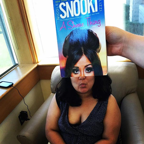 Книжные иллюзии или когда обложки книг стали продолжением реальности Книжные иллюзии, обложки книг продолжение реальности, подставляют обложки книг к частям тела