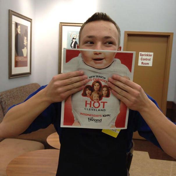 Книжные иллюзии или когда обложки книг стали продолжением реальности Книжные иллюзии, обложки книг продолжение реальности, подставляют обложки книг к частям тела