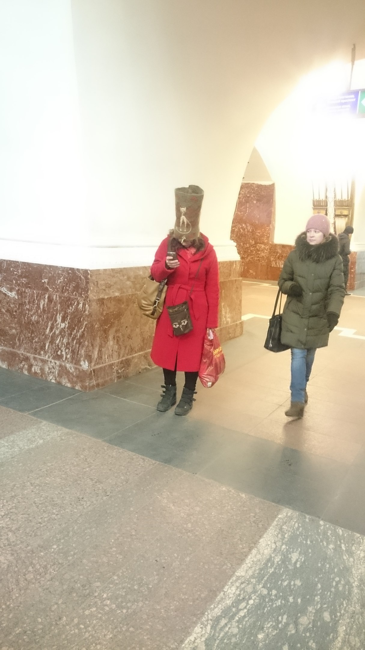 Мода от народа или 18 безумных пассажиров российского метро мода петербургского метро, мода метро, модники в транспорте, странные пассажиры метро