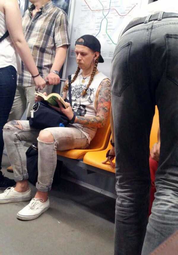 Мода от народа или 18 безумных пассажиров российского метро мода петербургского метро, мода метро, модники в транспорте, странные пассажиры метро