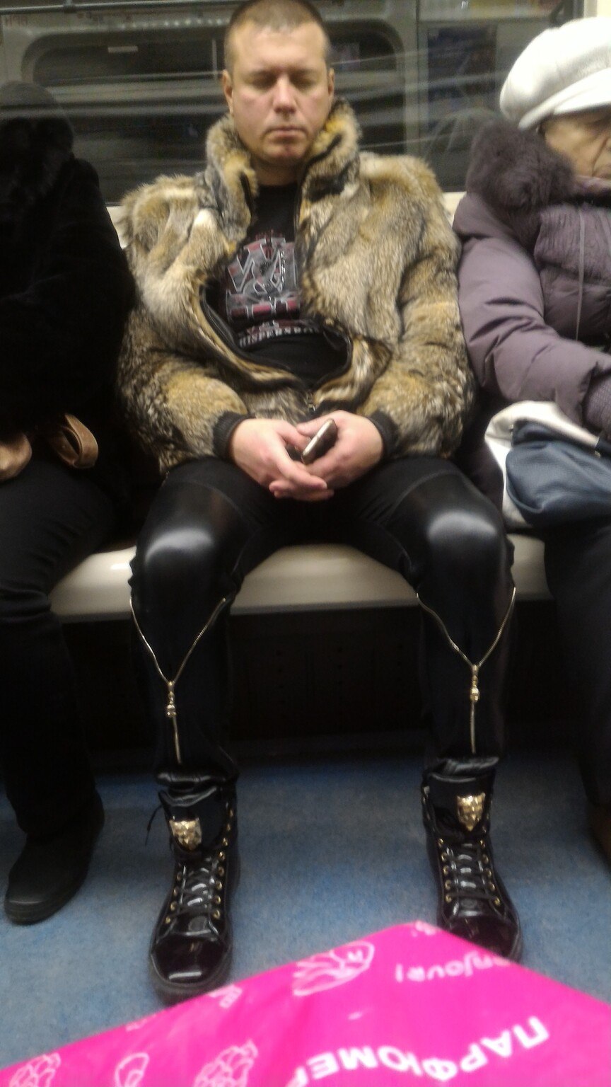 Мода от народа или 18 безумных пассажиров российского метро мода петербургского метро, мода метро, модники в транспорте, странные пассажиры метро