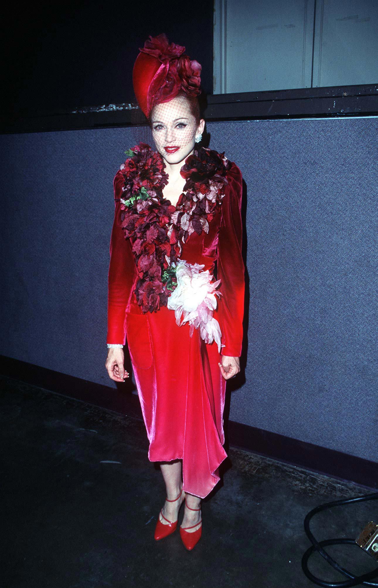 странные наряды мадонны, откровенные наряды мадонны