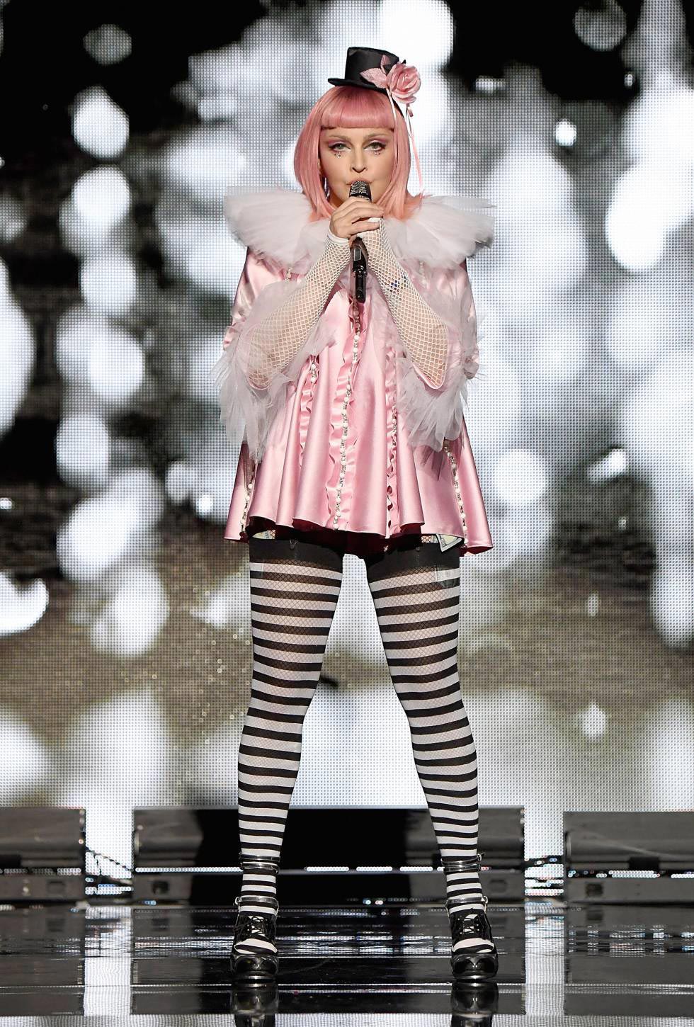 странные наряды мадонны, откровенные наряды мадонны