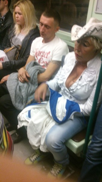 мода петербургского метро, мода метро, модники в транспорте, странные пассажиры метро 