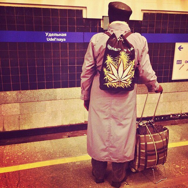 мода петербургского метро, мода метро, модники в транспорте, странные пассажиры метро 