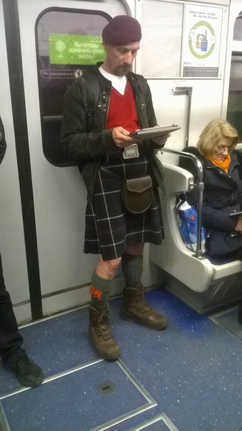 мода петербургского метро, мода метро, модники в транспорте, странные пассажиры метро 