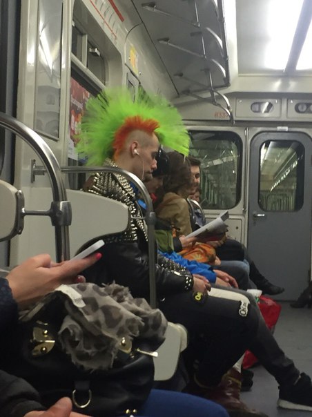 мода петербургского метро, мода метро, модники в транспорте, странные пассажиры метро 