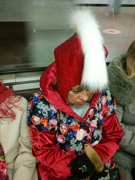 мода петербургского метро, мода метро, модники в транспорте, странные пассажиры метро 