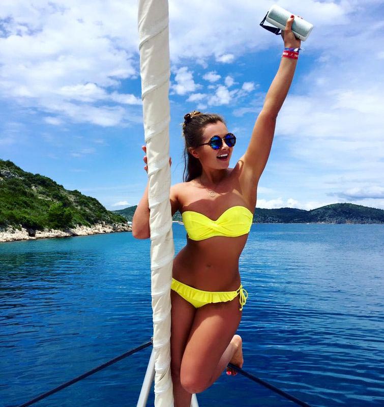 Девушка показала последствие чудовищного вздутия живота, сфотографировавшись до и после него до и после вздутия живота, вздутие живота фото, сильное вздутие живота фото