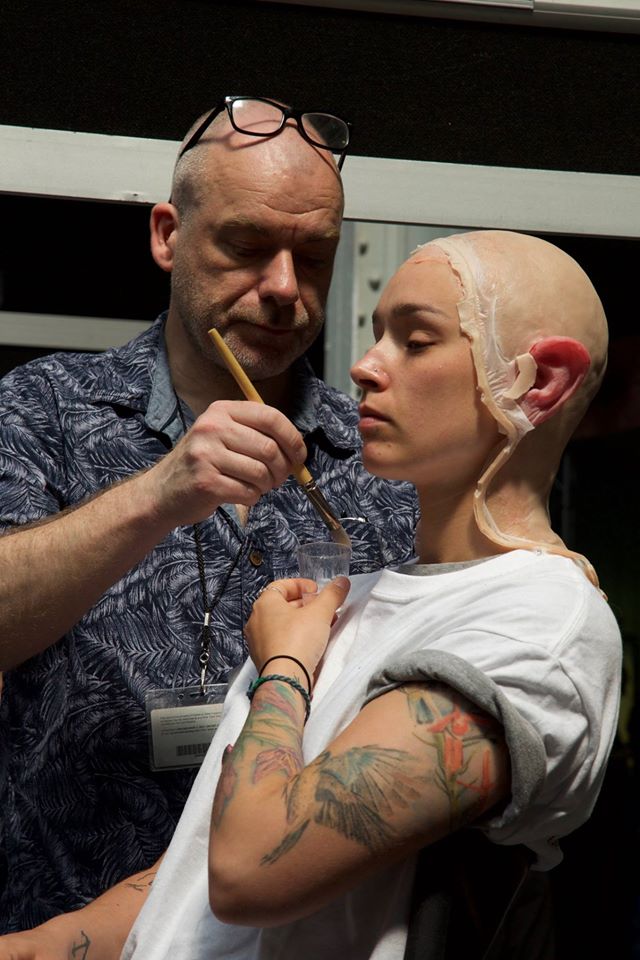 превращение девушки в старого панка, Нил Гортон, Neill Gorton