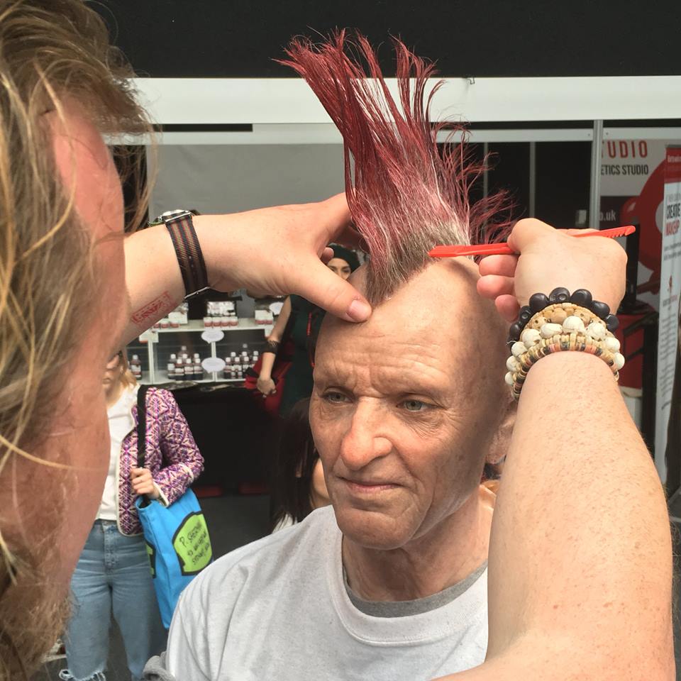 превращение девушки в старого панка, Нил Гортон, Neill Gorton