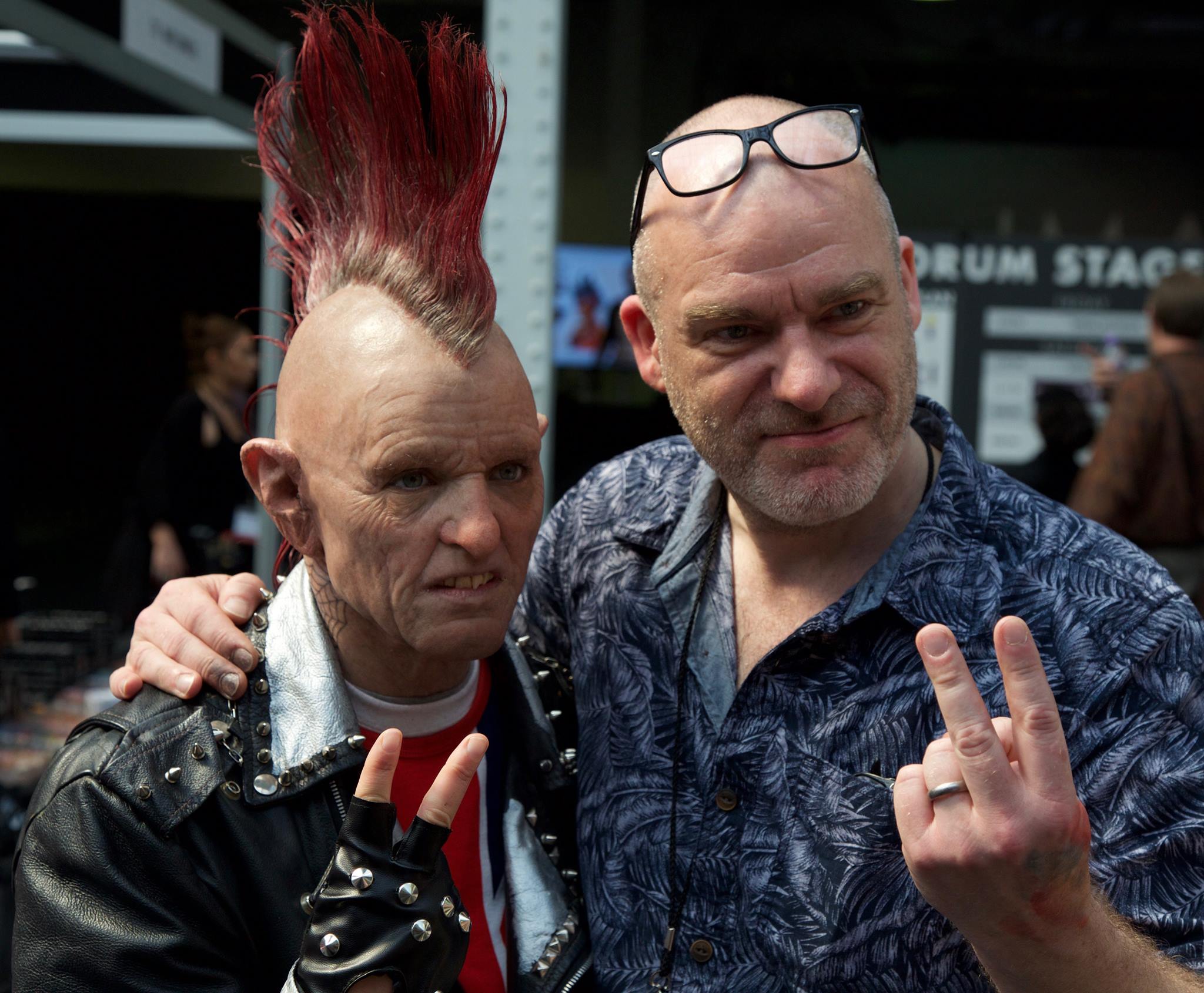 превращение девушки в старого панка, Нил Гортон, Neill Gorton