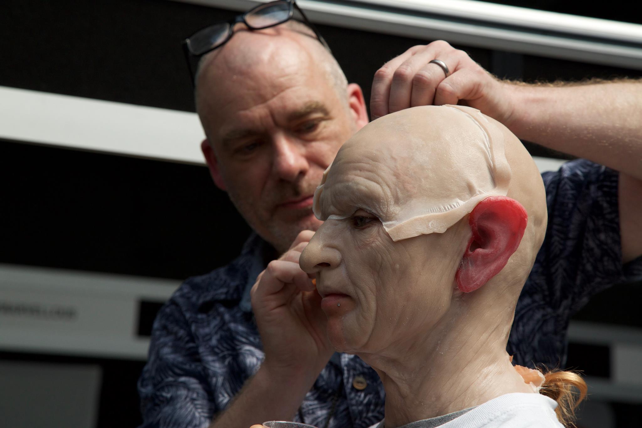 превращение девушки в старого панка, Нил Гортон, Neill Gorton