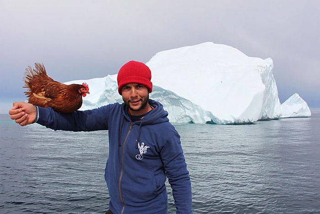 Захватывающее приключение француза и его курицы, путешествующих по всему миру на яхте путешествие с курицей, Гирек Судэ, Guirec Soudée, взял в плавание курицу