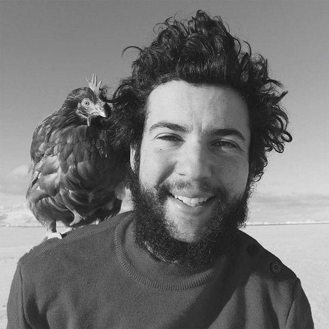 Захватывающее приключение француза и его курицы, путешествующих по всему миру на яхте путешествие с курицей, Гирек Судэ, Guirec Soudée, взял в плавание курицу