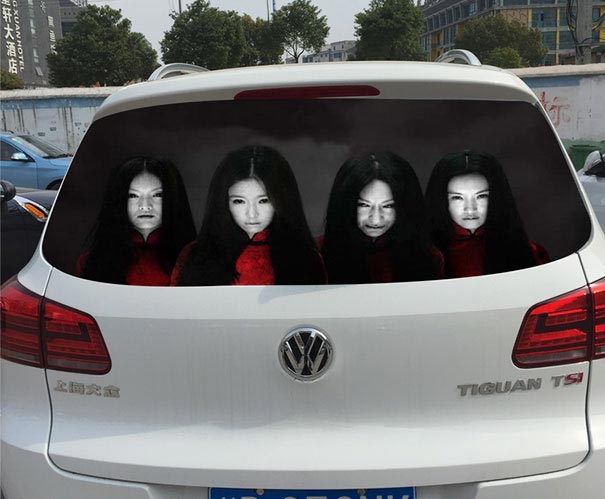 Светоотражающие наклейки на задние стёкла, наклейки видно если подъехать впритык, пугающие наклейки на задние стёкла