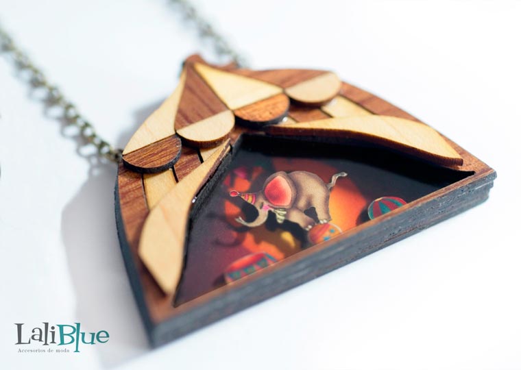 деревянные ожерелья со сказками, Сказки на шее, ожерелья из дерева сказки