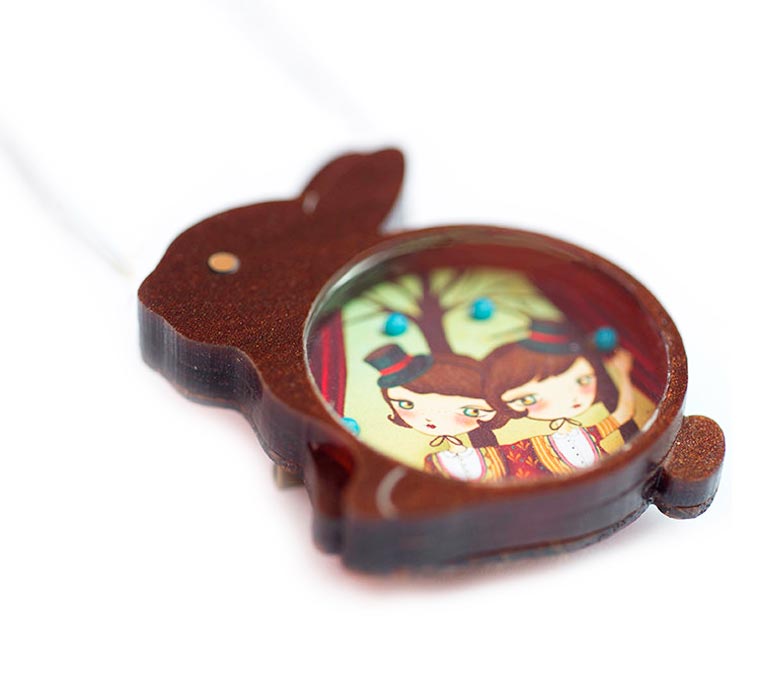 деревянные ожерелья со сказками, Сказки на шее, ожерелья из дерева сказки