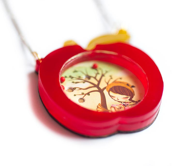 деревянные ожерелья со сказками, Сказки на шее, ожерелья из дерева сказки