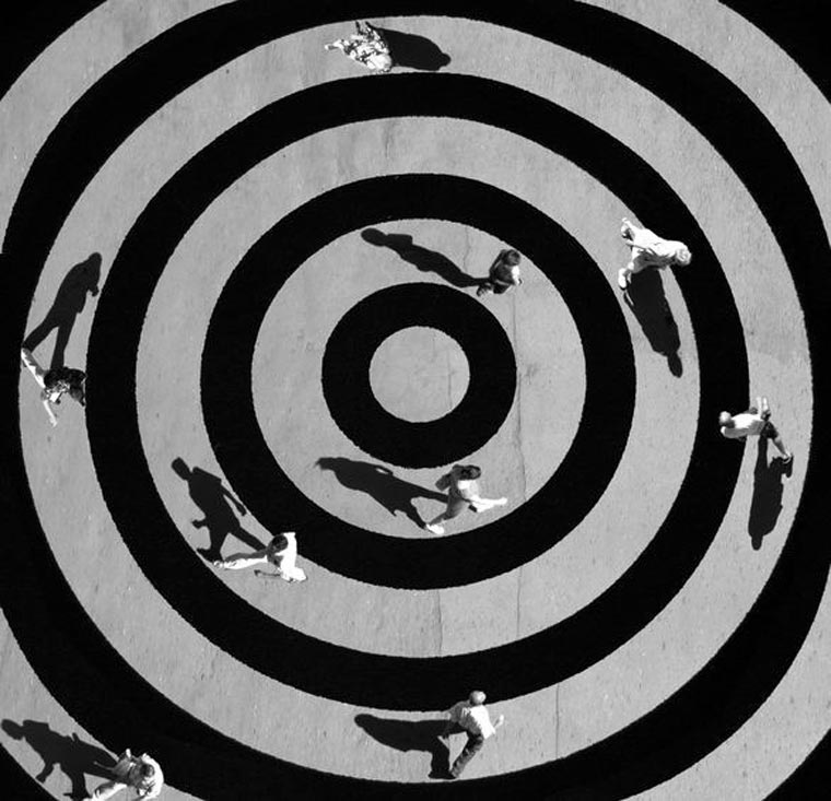 Геометрия теней, тёмный сюрреализм, фотограф Алексей Меньшиков