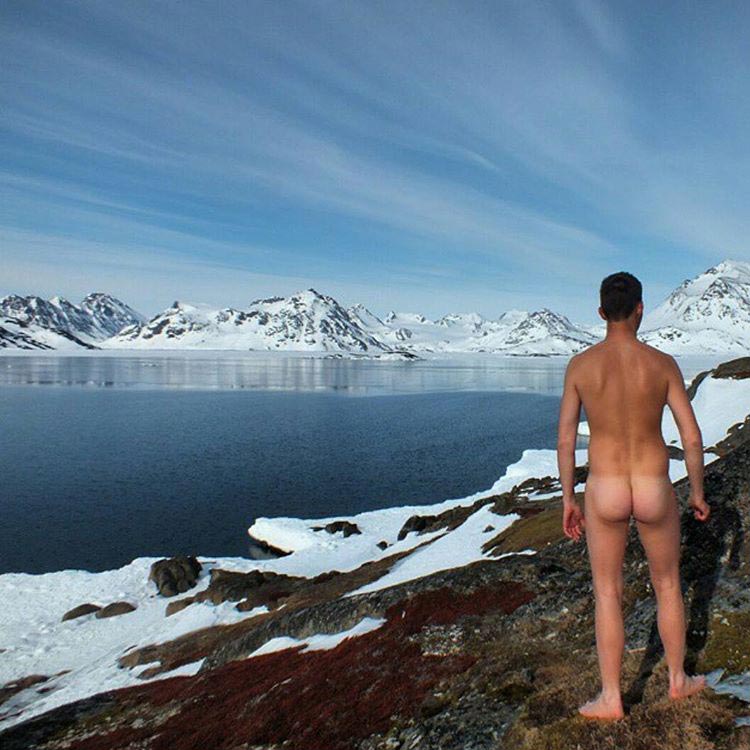 Голые на природе, тренд голышом на природе