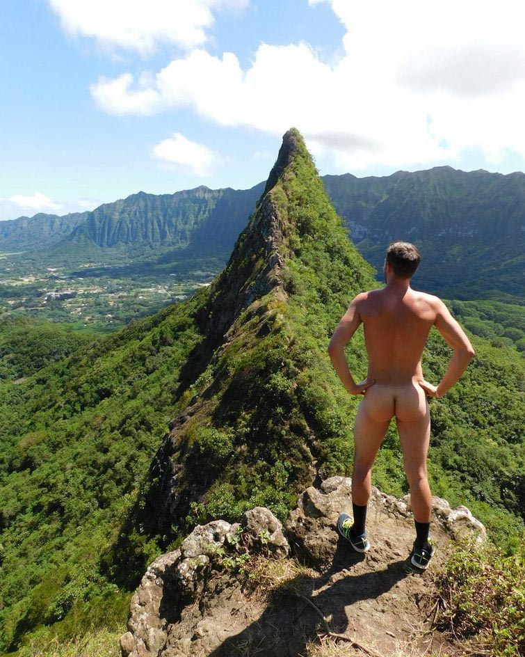 Голые на природе, тренд голышом на природе