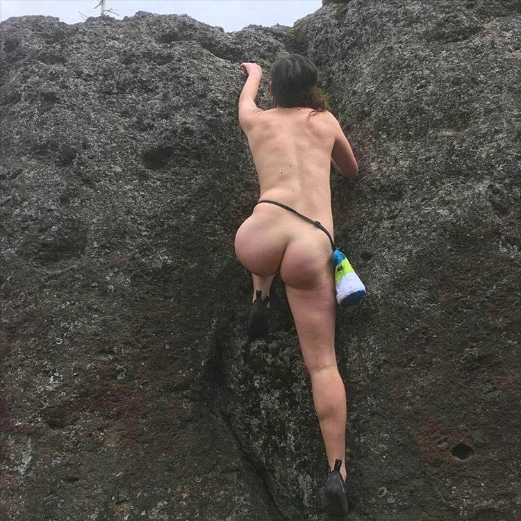 Голые на природе, тренд голышом на природе