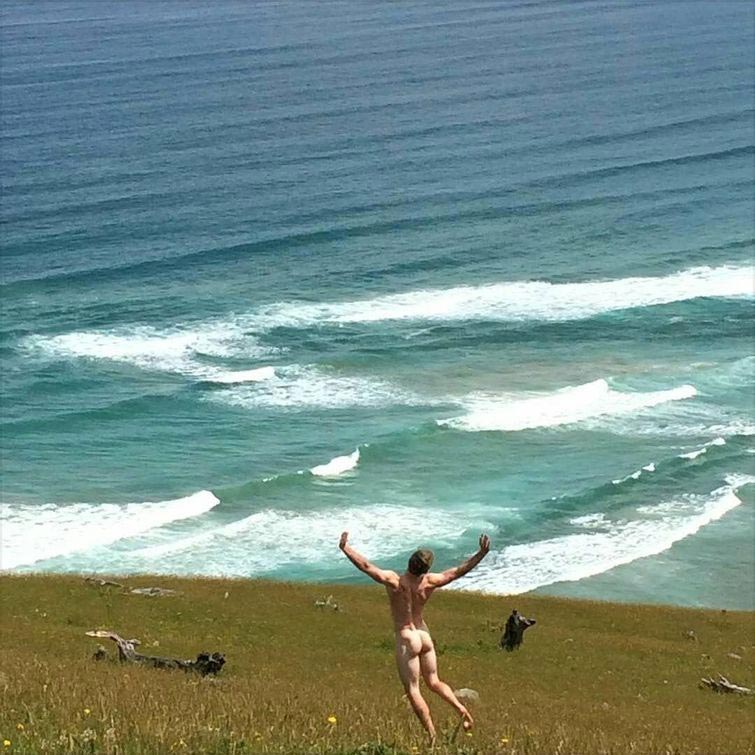 Голые на природе, тренд голышом на природе