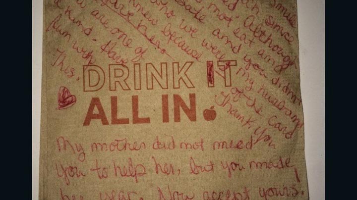 получил $ 500 чаевых, $ 500 чаевых доброта к пожилой женщине