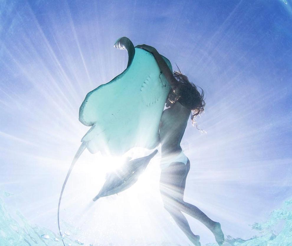 Рава Рэй — горячая модель с откровенными подводными снимками по прозвищу 'Королева скатов' Рава Рэй, Rava Ray, королева скатов, откровенные подводные снимки