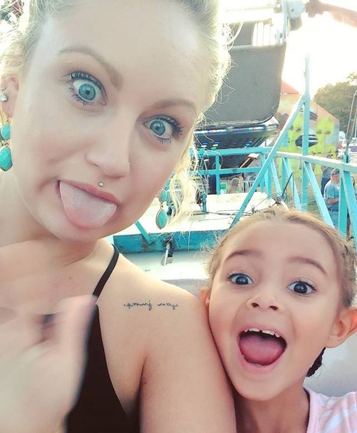 Мама написала неожиданное сообщение о новой подружке её бывшего мужа, ставшей мачехой её дочери сообщение матери о подружке бывшего мужа