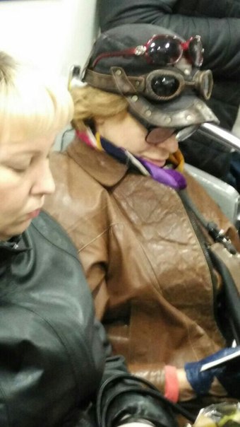 мода петербургского метро, мода метро, модники в транспорте, странные пассажиры метро 