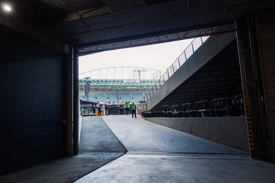  парни бесплатно прошли надев светоотражающие жилеты,  Дэвид Аллегретти и Шон