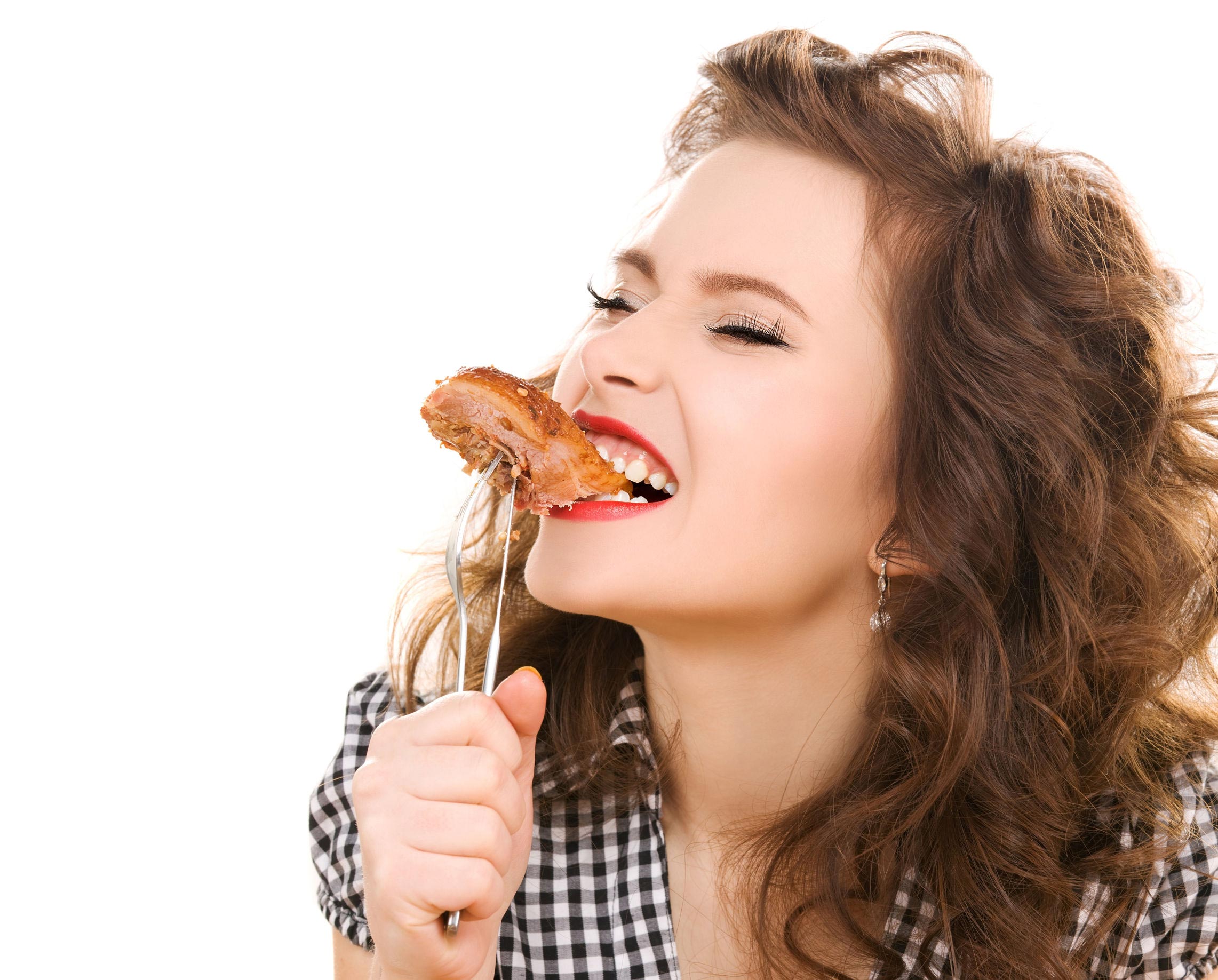 She eats meat. Женщина кушает. Девушка кушает. Девушка ест колбасу.