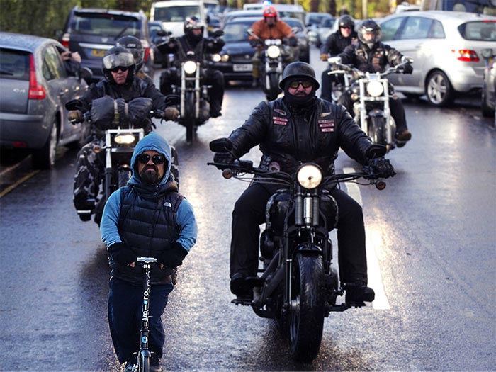 Питер Динклэйдж на самокате, битва фотошоперов Питер Динклэйдж