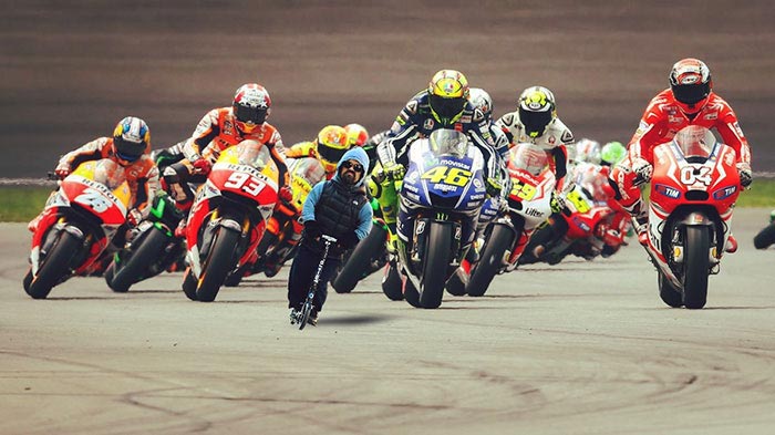 Питер Динклэйдж на самокате, битва фотошоперов Питер Динклэйдж