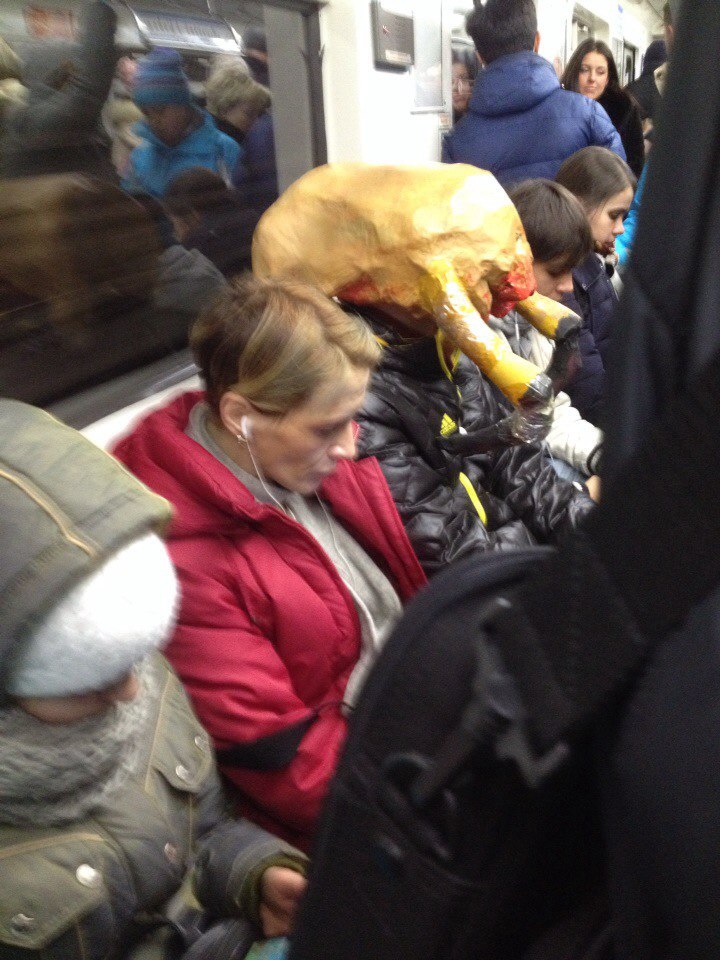 20 отчаянных модников, которых можно встретить в российском метро мода петербургского метро, мода метро, модники в транспорте, странные пассажиры метро