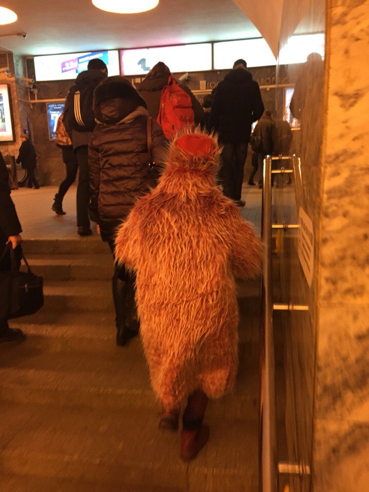 20 отчаянных модников, которых можно встретить в российском метро мода петербургского метро, мода метро, модники в транспорте, странные пассажиры метро